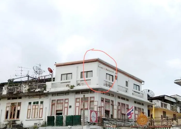 Chetuphon Gate Hotel 3*