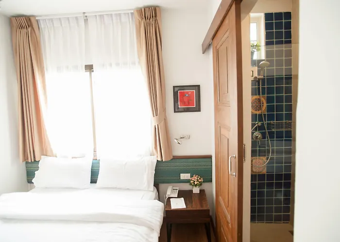 Chetuphon Gate Hotel