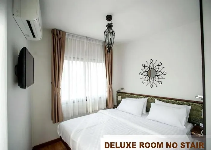 Chetuphon Gate Hotel 3*